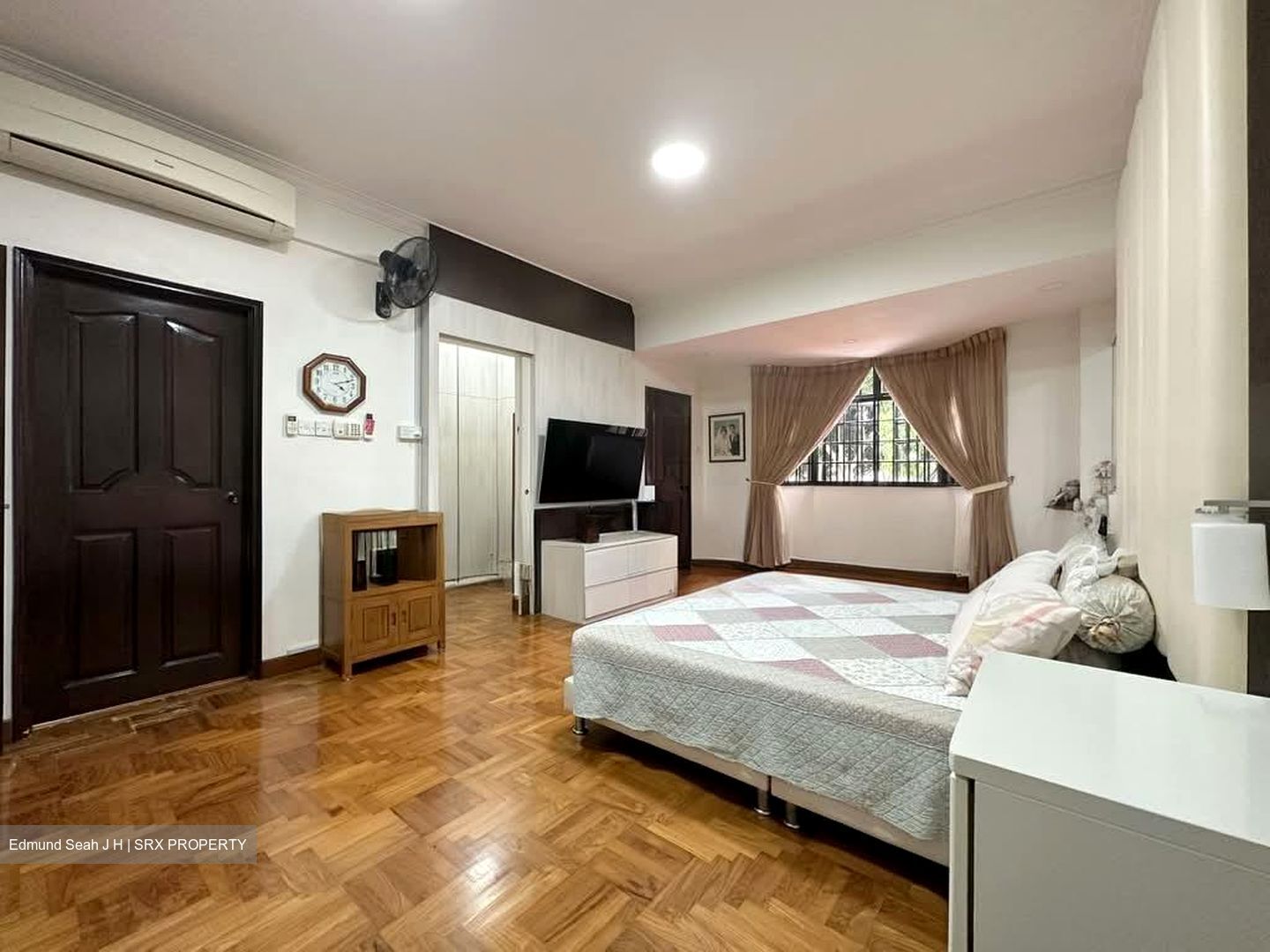 Phillips Avenue (D19), Terrace #571799421